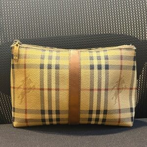 Vintage Burberry Cosmetic Bag ❤️